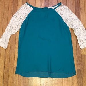 Nice Blouse with lace sleeves🤍